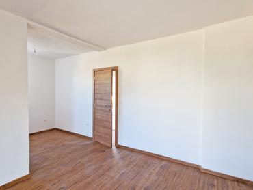 STAN 106 M2, 3OO METARA DO MORA, BAZEN – TOP LOKACIJA! 1. KAT