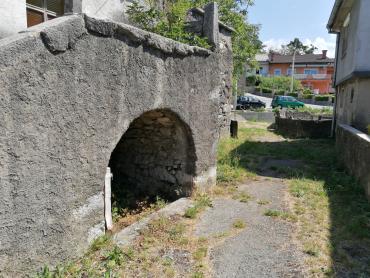 185 m2 DVIJE VEZANE STARINE