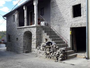 MOTOVUN OKOLICA KAMENA RENOVIRANA KUĆA