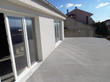 ŠIBENIK, kuća sa tri stana