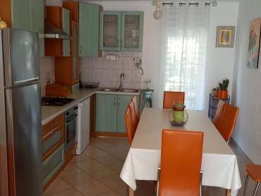 ŠIBENIK, kuća sa tri stana