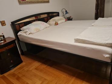 Predivna kuća sa apartmanima 300 m od mora
