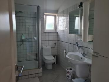 Predivna kuća sa apartmanima 300 m od mora