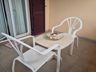 Predivna kuća sa apartmanima 300 m od mora