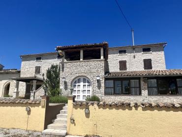 Tradicionalni ugostiteljski objekt sa stambenim jedinicama