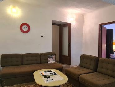 PRILIKA-  prostrani stan s puno potencijala