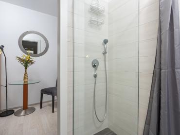 Luksuzna vila s bazenom - 500 m od mora