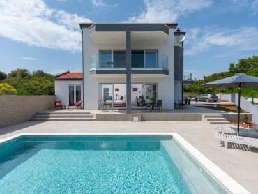 Luksuzna vila s bazenom - 500 m od mora