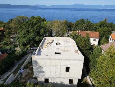 KRK - NJIVICE - ZAPOČETA GRADNJA VILE 50 m OD MORA