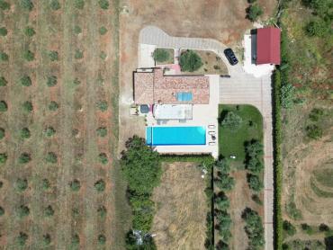 ŠARMANTNA KUĆA U NETAKNUTOJ PRIRODI SA VJEČNIM POGLEDOM
