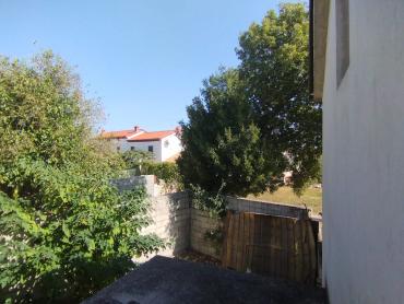 PROSTRANA GARAŽA NA DOBROJ LOKACIJI