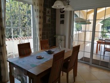 VODICE, predivna kuća sa bajkovitim dvorištem