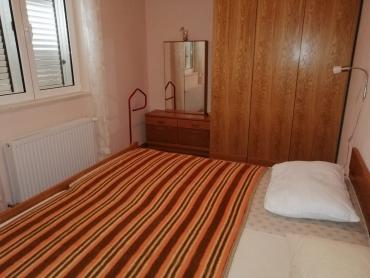 VODICE, predivna kuća sa bajkovitim dvorištem