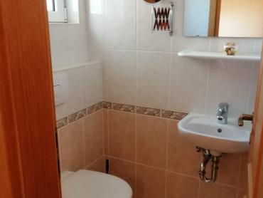 VODICE, predivna kuća sa bajkovitim dvorištem