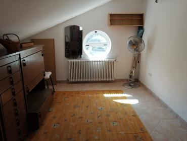 VODICE, predivna kuća sa bajkovitim dvorištem