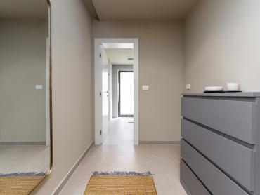 ELEGANTNA VILA SA BAZENOM, 3 STAMBENE JEDINICE 1KM OD MORA!