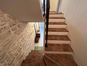 Rustikalna vila za odmor s bazenom i 2000m2 građevinskog zemljišta