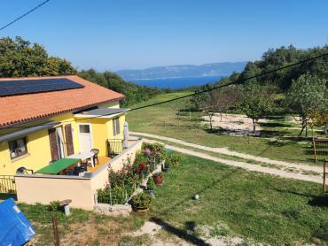 KUĆA SA VELIKIM IMANJEM I DVA POMOĆNA OBJEKTA