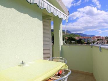 Apartmanska kuća sa dva poslovna prostora