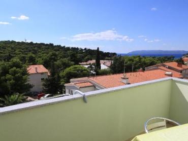 Apartmanska kuća sa dva poslovna prostora