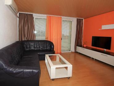 Apartmanska kuća sa dva poslovna prostora