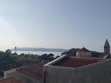 Apartmanska kuća sa dva poslovna prostora
