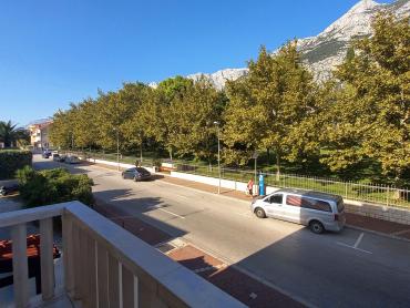Apartmanska kuća sa dva poslovna prostora