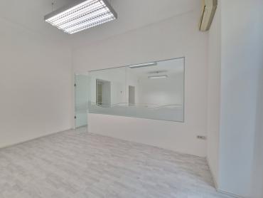 Ekskluzivan poslovni u samom centru grada u zgradi s liftom