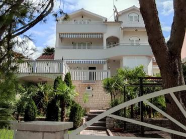ŽABORIĆ-PREDIVNA VILLA UZ MORE