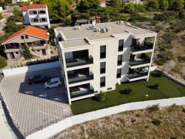 ROGOZNICA-NAMJEŠTENI STAN S TOP POGLEDOM 130M OD MORA