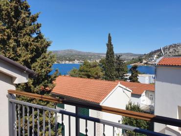 ROGOZNICA- DVOSOBNI STAN 80M OD MORA