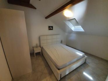 ROGOZNICA- DVOSOBNI STAN 80M OD MORA