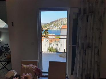 ROGOZNICA- DVOSOBNI STAN 80M OD MORA