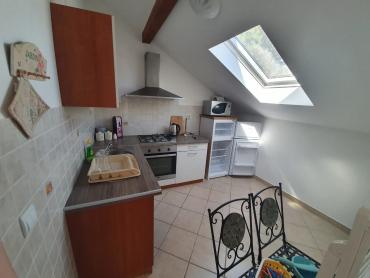 ROGOZNICA- DVOSOBNI STAN 80M OD MORA