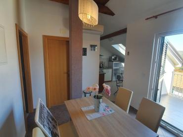 ROGOZNICA- DVOSOBNI STAN 80M OD MORA