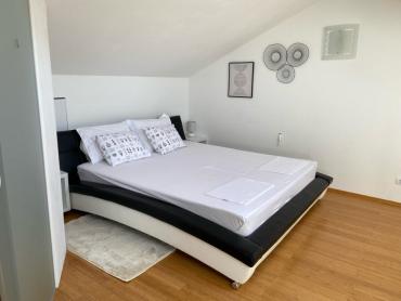 Stanovanje Dol, Stari Grad, 80m2