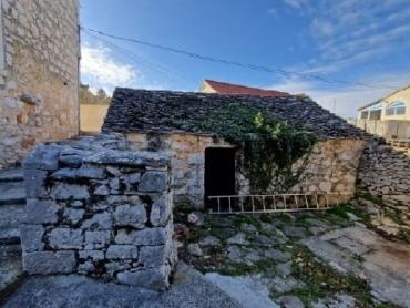 KAMENA STARINA ZA ADAPTACIJU NA OTOKU BRAČU