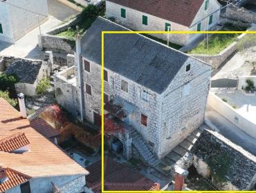KAMENA STARINA ZA ADAPTACIJU NA OTOKU BRAČU