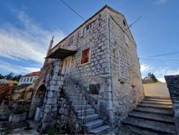 KAMENA STARINA ZA ADAPTACIJU NA OTOKU BRAČU