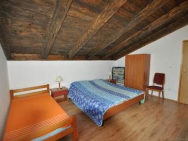 Kuća sa velikom okućnicom