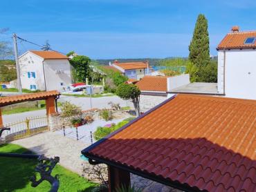 Prekrasna kuća u Banjolama s poslovnim prostorom