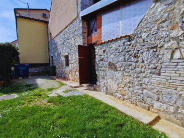 Prekrasna kuća u Banjolama s poslovnim prostorom