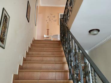 Kuća blizu mora sa deset apartmana
