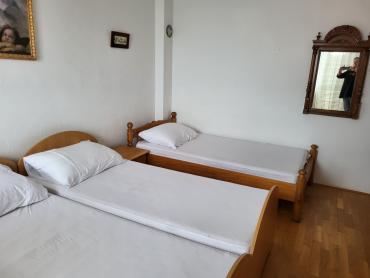 Kuća blizu mora sa deset apartmana
