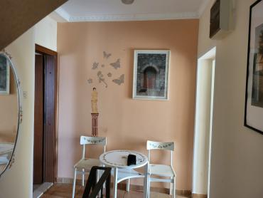 Kuća blizu mora sa deset apartmana