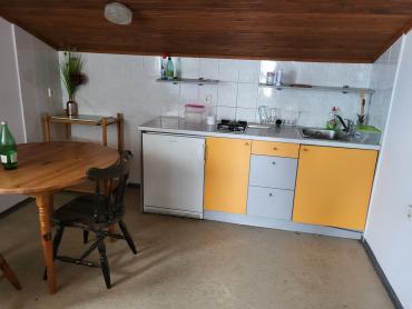 Kuća blizu mora sa deset apartmana