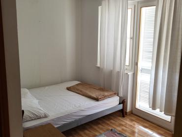 Kuća blizu mora sa deset apartmana
