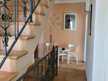 Kuća blizu mora sa deset apartmana