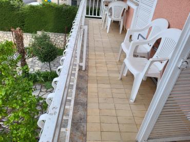 Kuća blizu mora sa deset apartmana