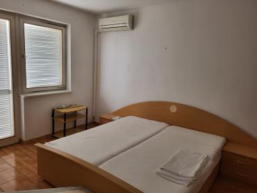 Kuća blizu mora sa deset apartmana